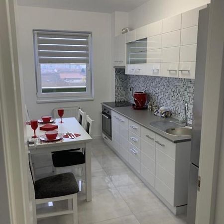 Apartament 2 Camere Prima Nufaru Oradea Ngoại thất bức ảnh